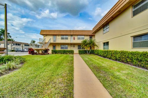 239 Saxony, Delray Beach FL  33446-1842 exterior