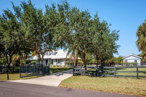 3755 Fieldview Way, West Palm Beach, FL 33414-7310
