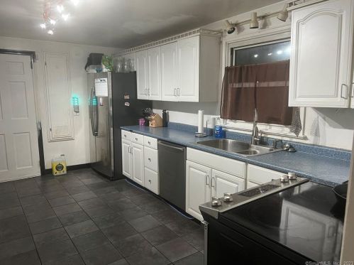 93 Nameaug Ave, United States Coast Guard Ac, CT 06320-4116