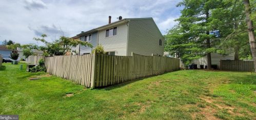 425 Reneau Way, Herndon VA  20170-4521 exterior