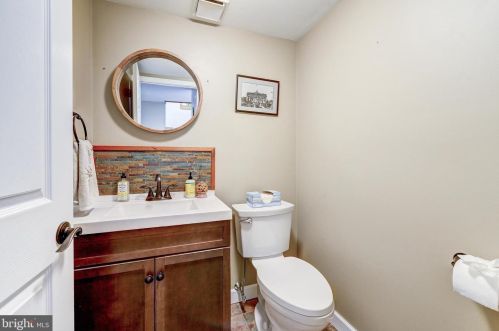 352 Winding Way, Norristown PA  19406-2633 exterior