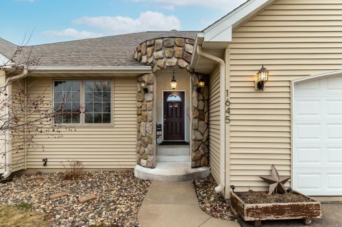 1645 Friesland Cir, Hammond, WI 54002-5164