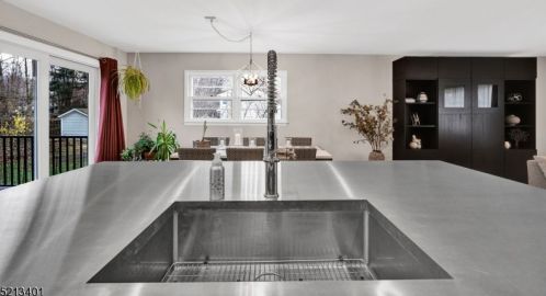 23 Bromleigh Way, Greystone Park NJ  07950-1624 exterior