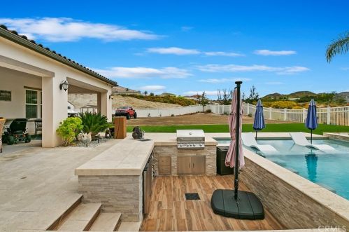 16105 Mariposa Ave, Riverside CA  92504 exterior