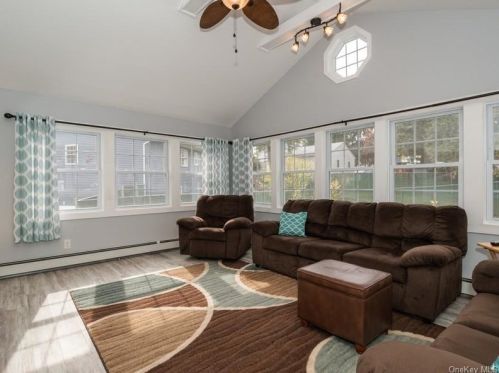 7 Crosby Ct, Fishkill NY exterior