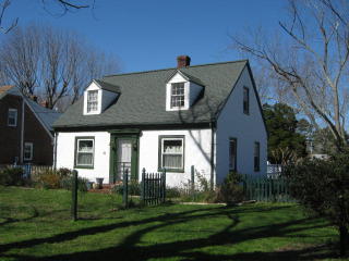 92 Main St, Reedville, VA 22539-4405
