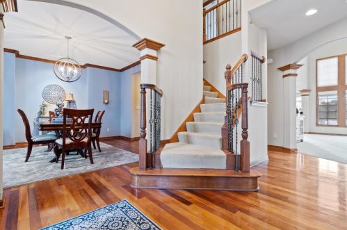 1125 Colonial Dr, Chenequa, WI 53029-8017