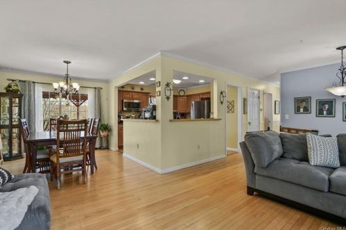 24 Somerset Dr, Washingtonville NY  10992-1372 exterior