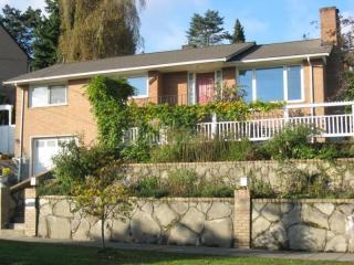 1313 33rd Ave, Seattle WA  98144-3932 exterior