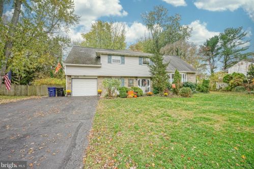 318 White Birch Dr, Riverton NJ  08077-4396 exterior