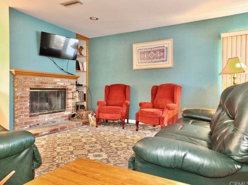 2888 Charlemagne Ave, Long Beach CA 90808-3401 exterior