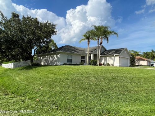997 Gulfstream Ave, Sebastian, FL 32958-6028