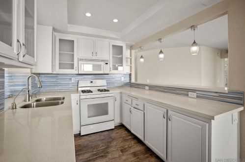 7478 Altiva Pl, Carlsbad CA  92009-6415 exterior