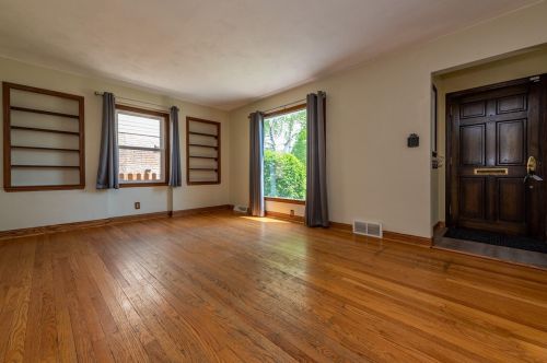 2325 89, Milwaukee WI 53226-1802 exterior