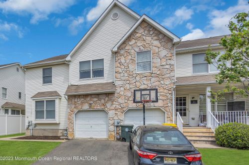 15 Crest Pl, Lakewood, NJ 08701-2968