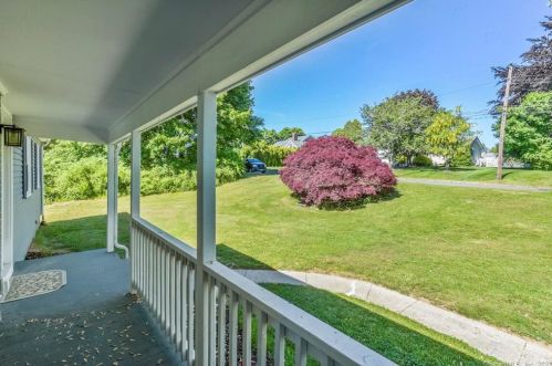 3 Marlin Dr, Waterford CT  06385-2605 exterior