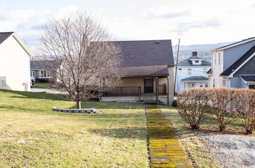 106 11th St, Connellsville PA  15425-2415 exterior