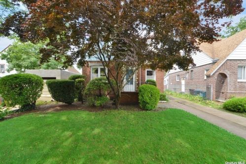 80-58 234th St, Jamaica, NY 11427-2116