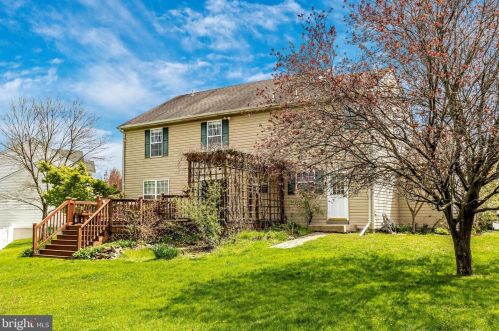 309 Williams Cir, Collegeville PA  19473-2344 exterior