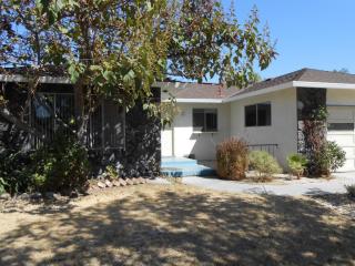 1550 Alta Vista Dr, Hollister, CA 95023-5908