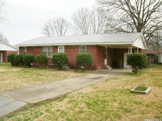 572 Maywood Dr, Lexington TN  38351-1619 exterior