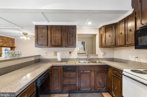 4471 Occoquan Overlook, Woodbridge VA  22192-6107 exterior