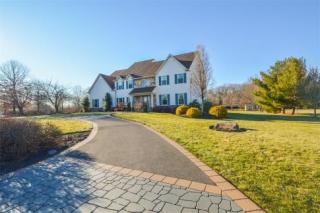 2023 Hollis Rd, Lansdale PA  19446-5722 exterior
