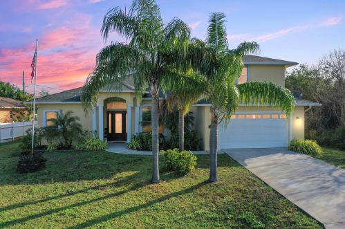 3036 Galt Cir, Fort Pierce, FL 34984-6339