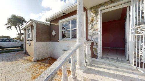 371 53rd St, Hialeah, FL 33013-1524