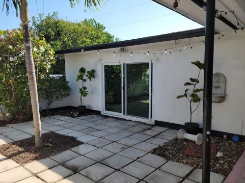 2220 1st St, Boynton Beach FL  33435-7203 exterior