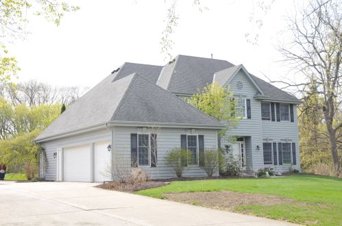 20155 Rustic Ridge Dr, Waukesha, WI 53146-3036