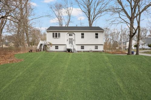 233 Ardway Ave, Warwick, RI 02889-2703