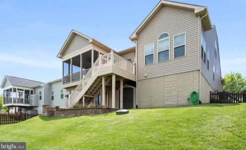 32 Black Forest Ln, Lovettsville VA  20180-8506 exterior