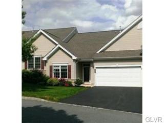 5 Canterbury Ln, Easton, PA 18045-2176