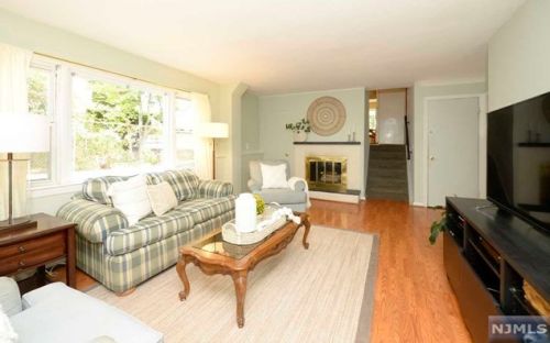 1 Ferris Ct, Ho Ho Kus NJ  07423-1017 exterior