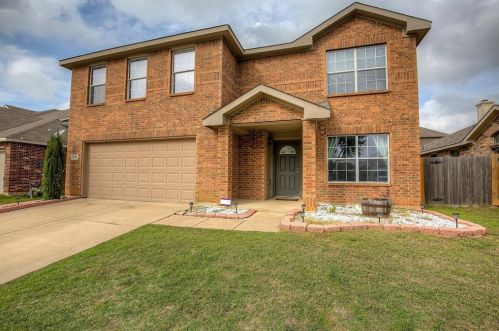 636 Bent Oak Dr, Fort Worth, TX 76131-4230