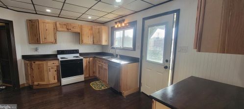223 Warren St, Molino, PA 17961-1852