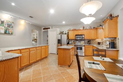 3516 Marquette Dr, Denton TX  76210-8735 exterior