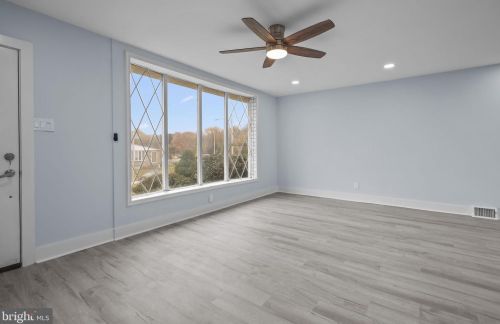 8522 Castor Ave, Philadelphia PA  19152-1208 exterior