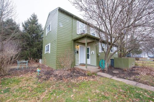 51 Flanders Ln, Cincinnati, OH 45218-1542
