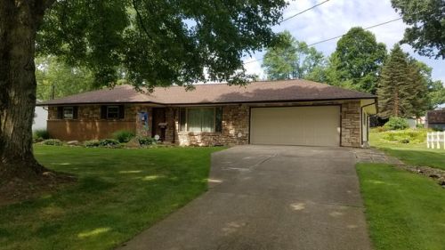 1556 Madeline St, Masury, OH 44438-1536