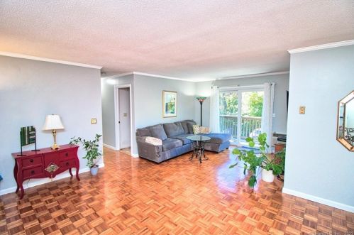 57 Riverview Dr, Bridgeport, CT 06606-5939