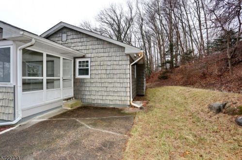 192 Goffle Hill Rd, Paterson NJ  07506-3212 exterior