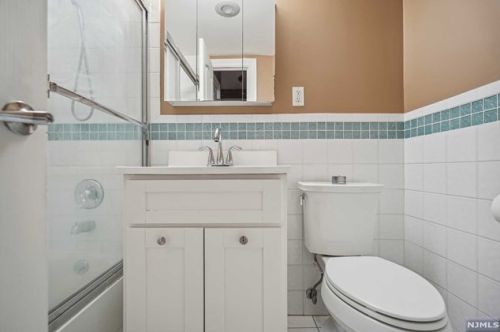 60 Parkway Dr, East Orange NJ  07017-4533 exterior