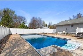 512 Seminole Ave, East Farmington WI  54020-5001 exterior