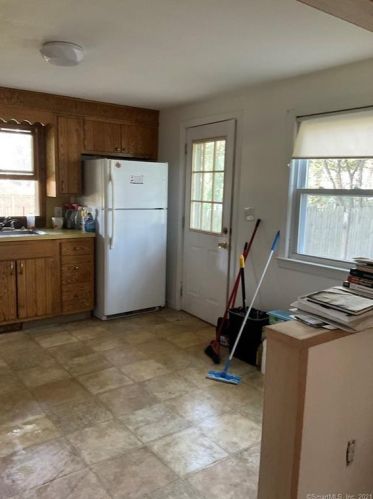 429 Elm St, Windsor Locks CT  06096-1604 exterior
