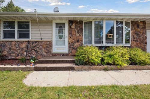 1860 Hazel Ct, Green Bay, WI 54303-6301