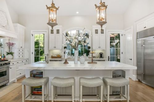 8 Rockshore Blf, Newport Beach CA  92657-2131 exterior