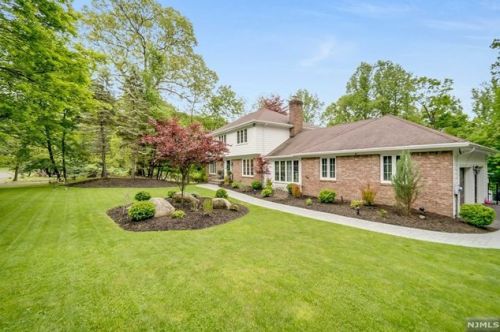 717 Natures Way, Franklin Lakes, NJ 07417-1424