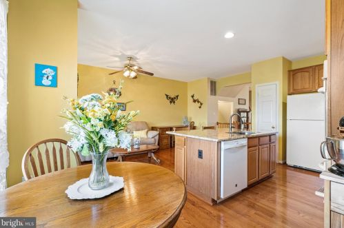 14238 Hunters Run Way, Gainesville VA  20155-4408 exterior